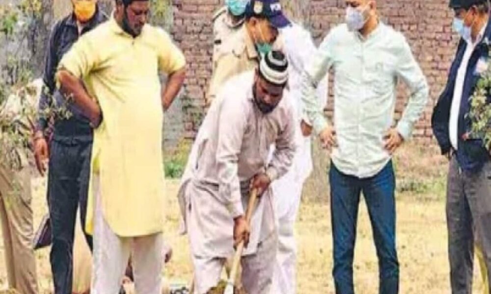 महिला को पहले कब्र में दहफनाया फिर निकाला शव, क्या रही वजह?