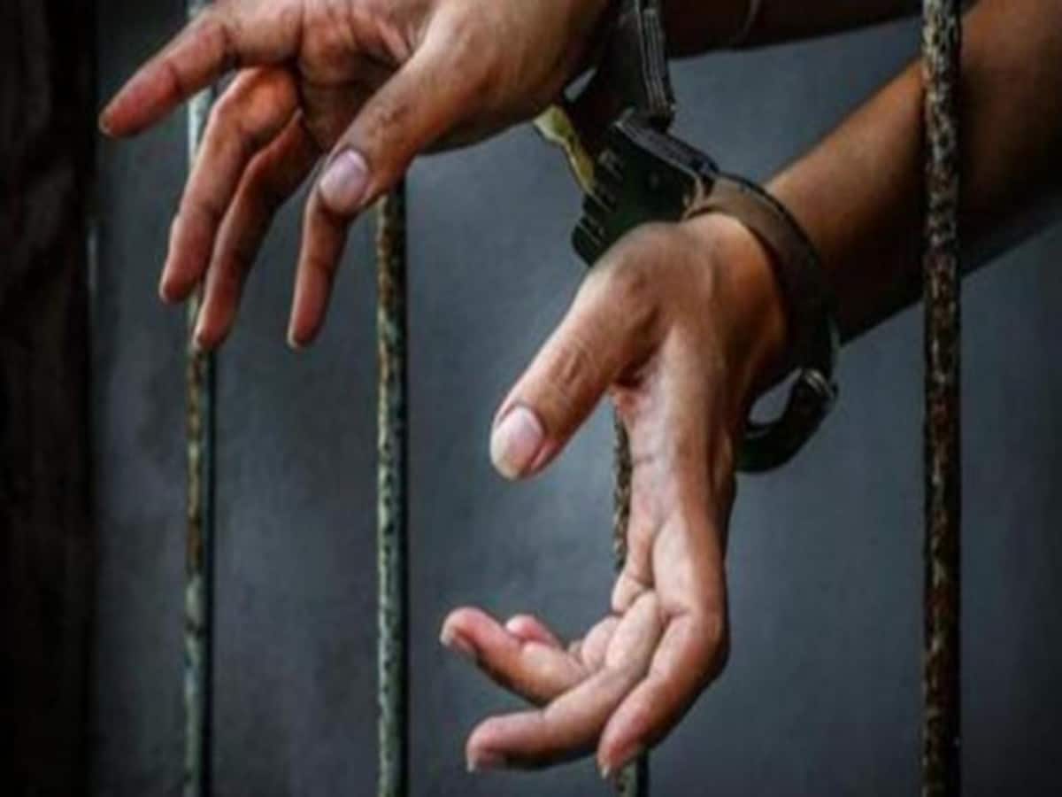 MP में मुस्लिम समुदाय के 26 लोगों को क्यों किया गया गिरफ्तार? बुलडोजर ऐक्शन की भी मांग