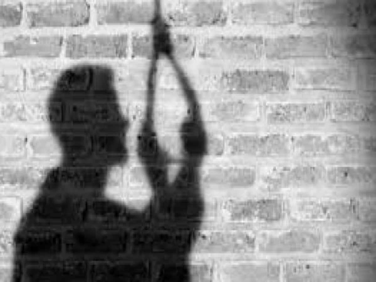 wife doesn t agree to anything up police constable hangs himself suicide by writing suicide note wife doesn t agree to anything up police constable hangs himself suicide by writing suicide note