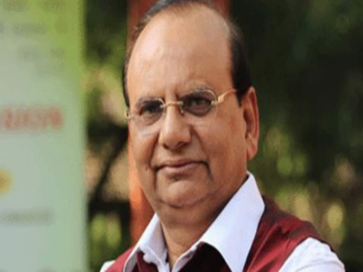 केरल दौरे पर गए LG के खिलाफ चुनाव आयोग से शिकायत, जानिए किस बात का लगा आरोप केरल दौरे पर गए LG के खिलाफ चुनाव आयोग से शिकायत, जानिए किस बात का लगा आरोप