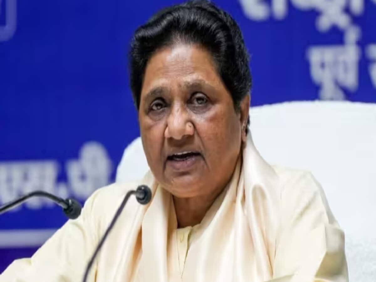 बसपा ने राजनाथ खिलाफ उतारा मुस्लिम उम्मीदवार, डिंपल सामने ओबीसी दांव बसपा ने राजनाथ खिलाफ उतारा मुस्लिम उम्मीदवार, डिंपल सामने ओबीसी दांव