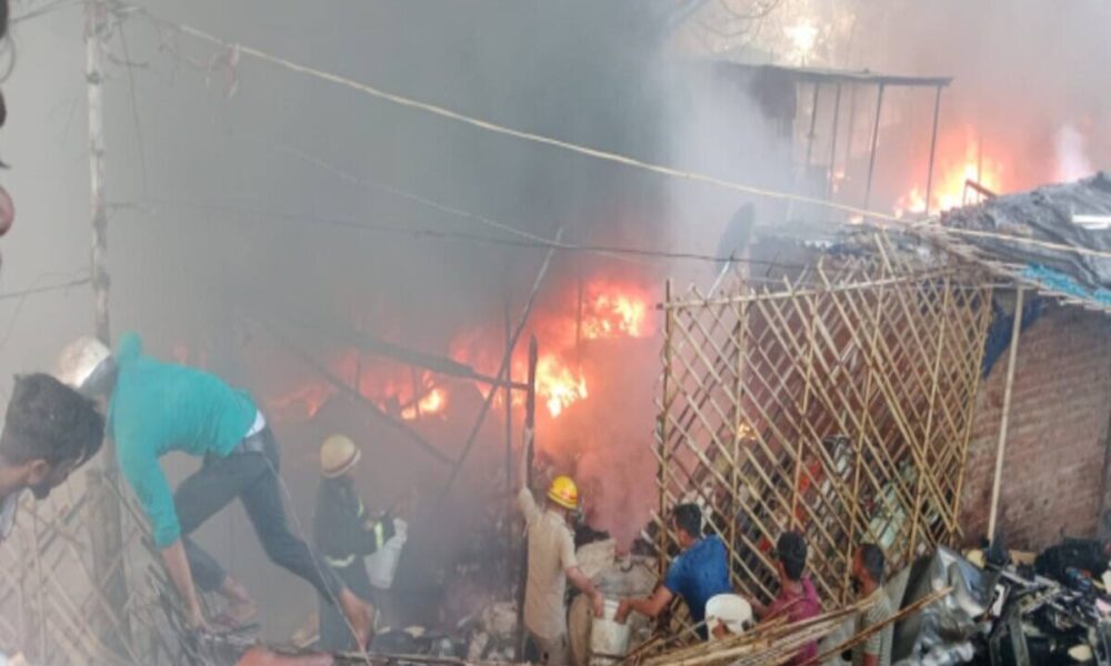 a massive fire broke out in an illegal slum in kanpur more than 100 huts dozens of shops burnt to ashes