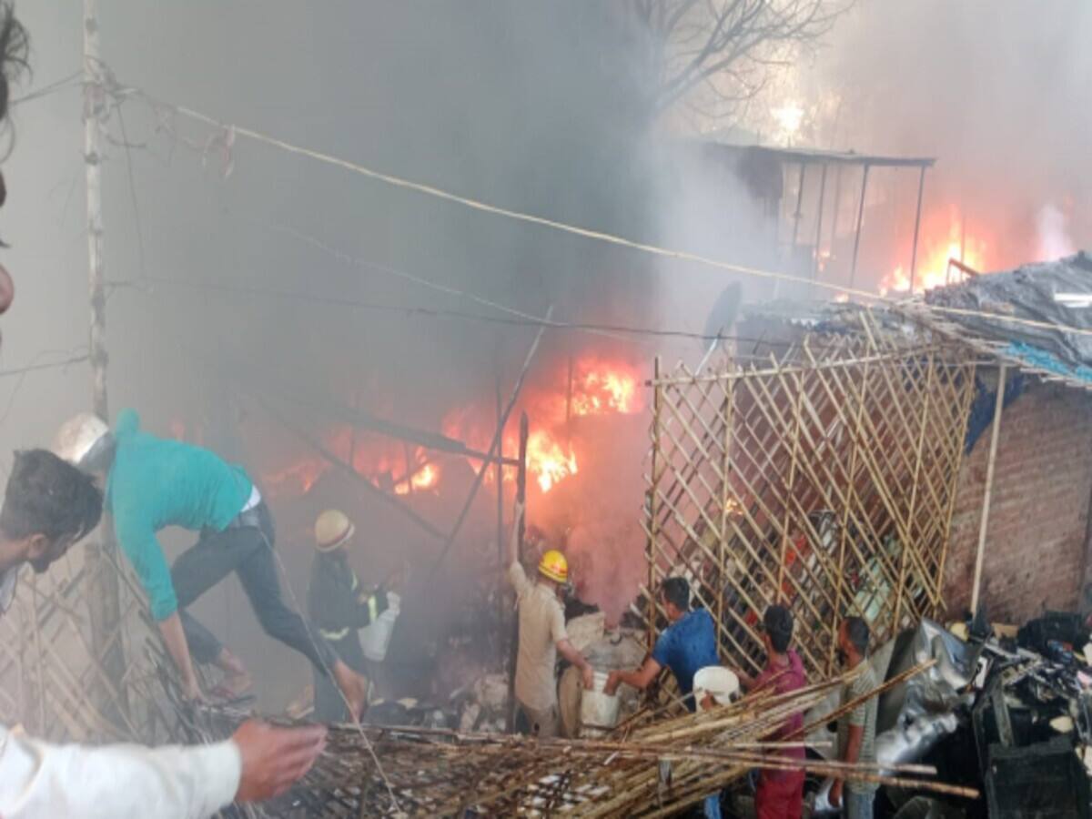 a massive fire broke out in an illegal slum in kanpur more than 100 huts dozens of shops burnt to ashes a massive fire broke out in an illegal slum in kanpur more than 100 huts dozens of shops burnt to ashes