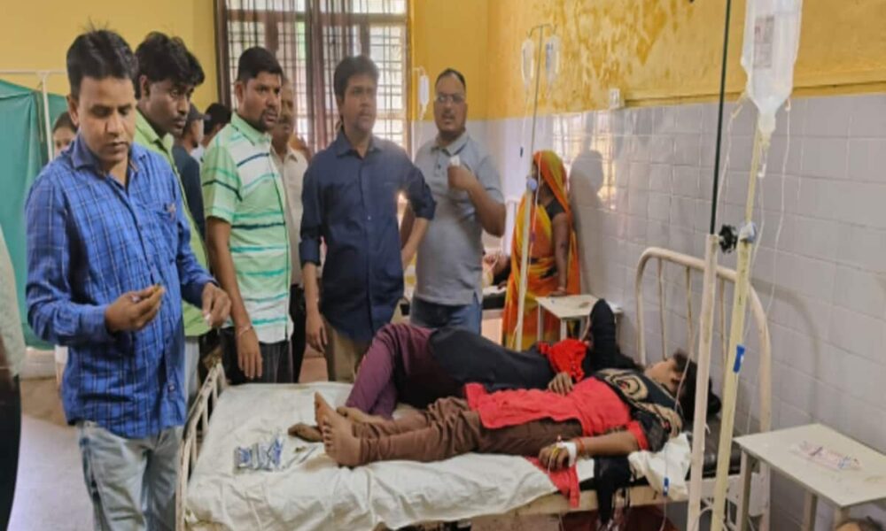 बाराबंकी में बासी खाना खाने से फूड प्वाइजनिंग के शिकार हुए 31 लोग, भर्ती