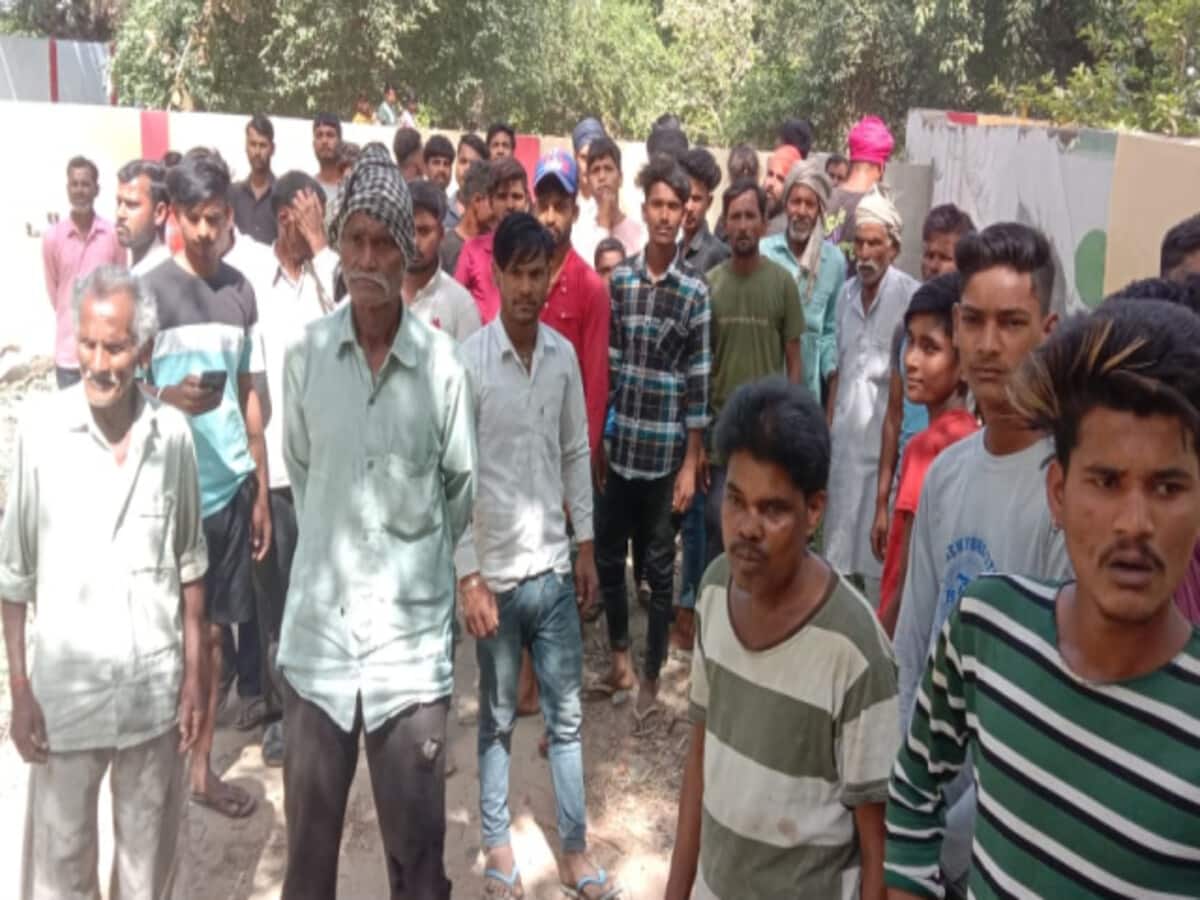 पीलीभीत और कैराना से आई मतदान बहिष्कार की खबर, मनाने में जुटा प्रशासन पीलीभीत और कैराना से आई मतदान बहिष्कार की खबर, मनाने में जुटा प्रशासन