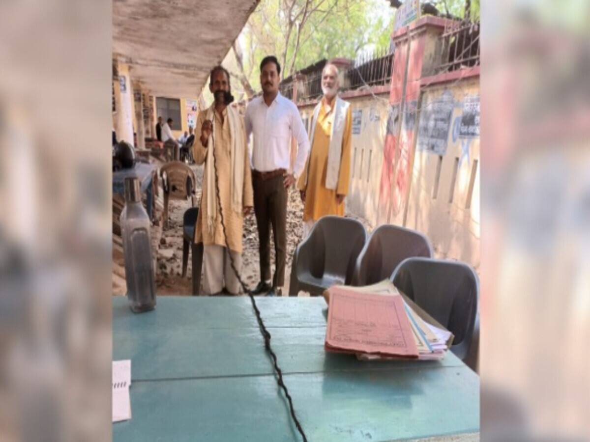 मुंसिफ मजिस्ट्रेट की बात चुभी तो बालकिशन ने रख ली 24 फीट लंबी मूंछें, अब रोज पिलाते हैं सरसो का तेल