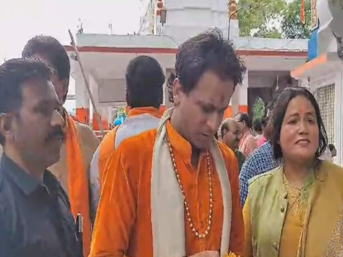 मध्य प्रदेश में 8 लोगों ने किया धर्म परिवर्तन, बन गए हिंदू; अब क्या रखा नाम मध्य प्रदेश में 8 लोगों ने किया धर्म परिवर्तन, बन गए हिंदू; अब क्या रखा नाम