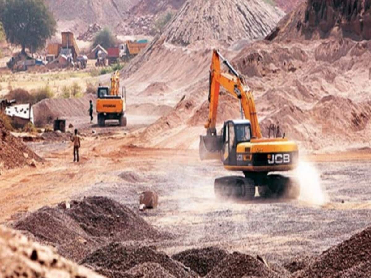 500 से ज्यादा आउटसोर्स कर्मियों ने बंद किया काम, खनन-लौगिंग का काम अटका 500 से ज्यादा आउटसोर्स कर्मियों ने बंद किया काम, खनन-लौगिंग का काम अटका