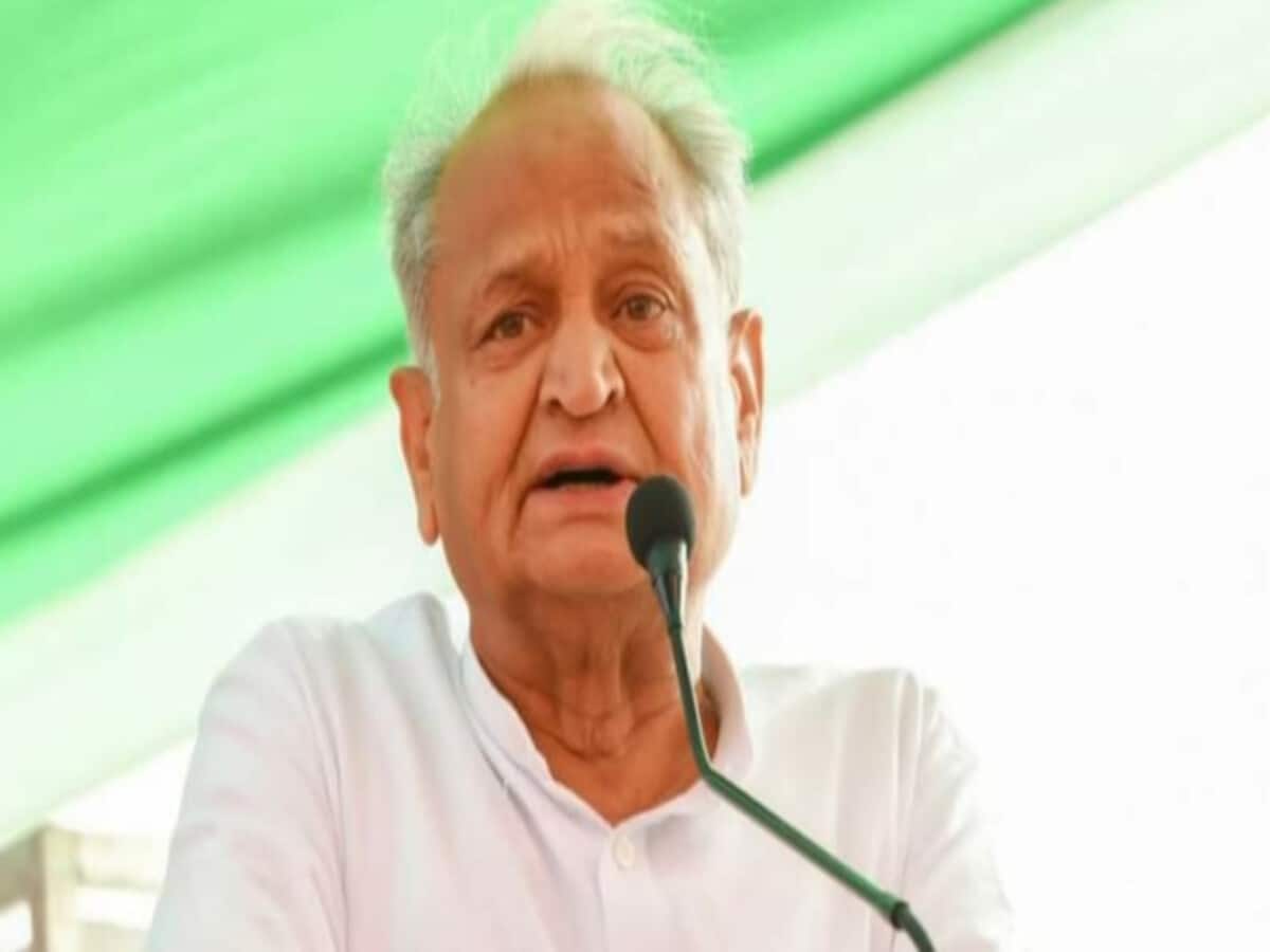 अशोक गहलोत ने हनुमान बेनीवाल की तारीफों के बांधे पुल, ज्योति मिर्धा के लिए कहीं ये बड़ी बात अशोक गहलोत ने हनुमान बेनीवाल की तारीफों के बांधे पुल, ज्योति मिर्धा के लिए कहीं ये बड़ी बात