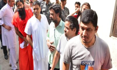 बाबा रामदेव ने हरिद्वार में वोट डाला, लोगों से सनातन शक्तियों को मजबूत करने वाली सरकार चुनने की अपील