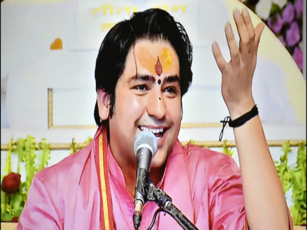 बागेश्वर बाबा धीरेंद्र शास्त्री को 'सिर तन से जुदा' करने की धमकी, बरेली के युवक ने FB पर लगाया विवादित स्टेटस बागेश्वर बाबा धीरेंद्र शास्त्री को 'सिर तन से जुदा' करने की धमकी, बरेली के युवक ने FB पर लगाया विवादित स्टेटस