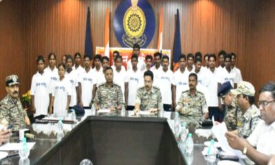 लोकसभा चुनाव से पहले फोर्स को मिली बड़ी सफलता, हिंसा का रास्ता छोड़ 26 नक्सलियों का सरेंडर