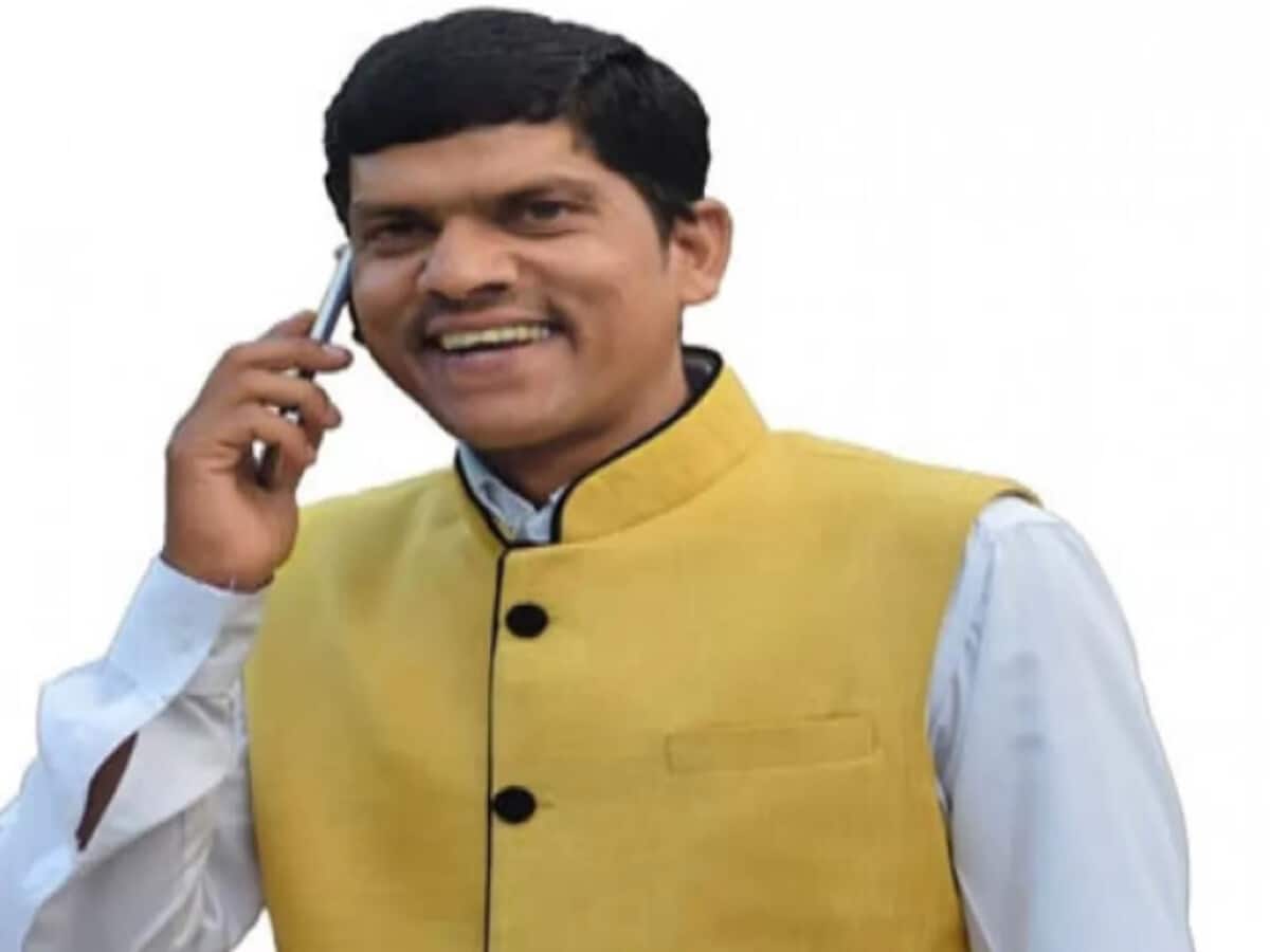 छत्तीसगढ़ में भाजपा नेता ने की आत्महत्या, सुसाइड नोट में लिखी यह वजह, शादी में गया था परिवार छत्तीसगढ़ में भाजपा नेता ने की आत्महत्या, सुसाइड नोट में लिखी यह वजह, शादी में गया था परिवार