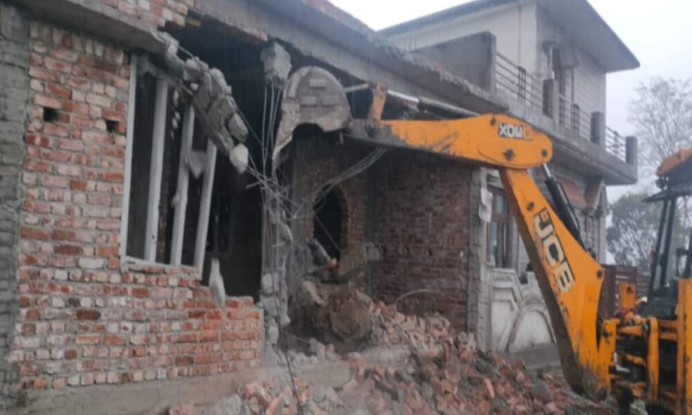 अवैध मकान पर जल्द होगा बुलडोजर ऐक्शन, देहरादून में तोड़ने को बना यह प्लान
