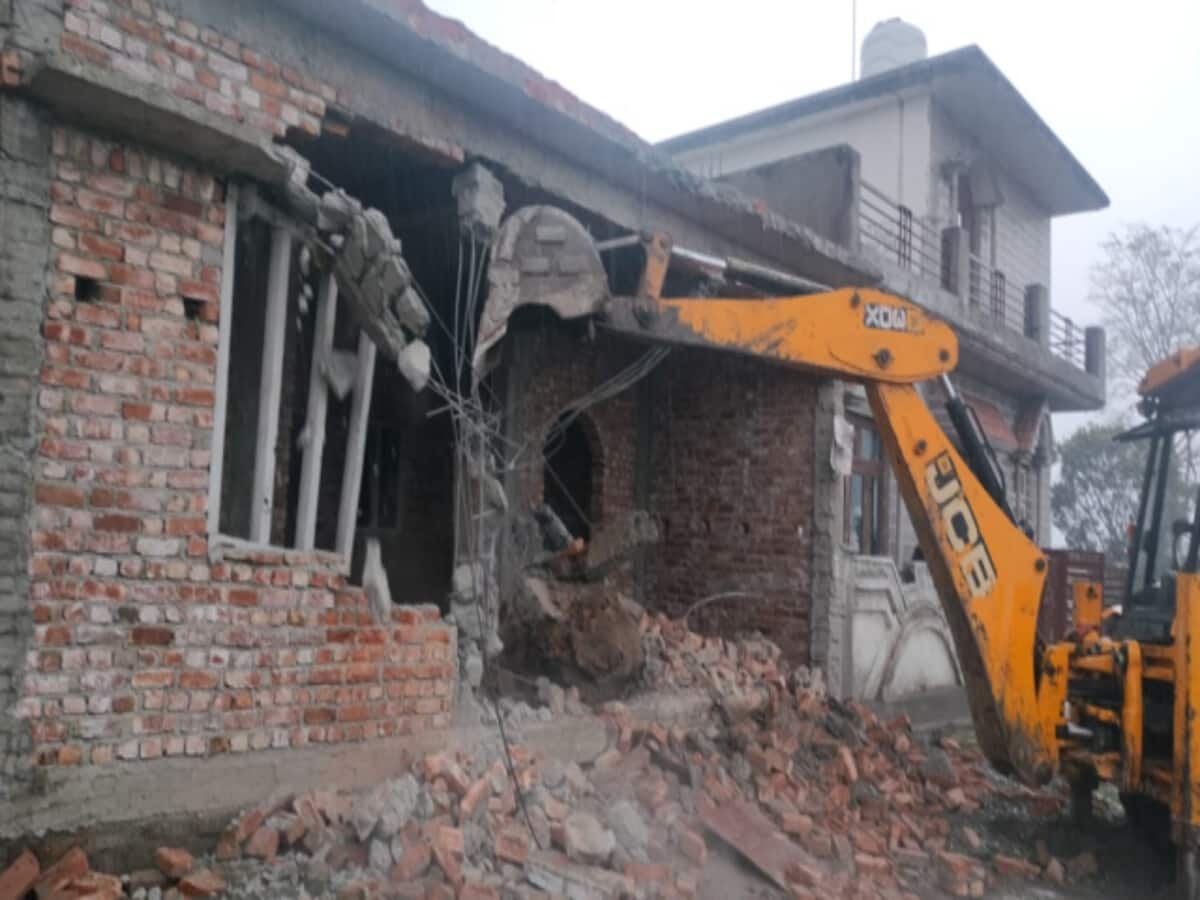अवैध मकान पर जल्द होगा बुलडोजर ऐक्शन, देहरादून में तोड़ने को बना यह प्लान अवैध मकान पर जल्द होगा बुलडोजर ऐक्शन, देहरादून में तोड़ने को बना यह प्लान