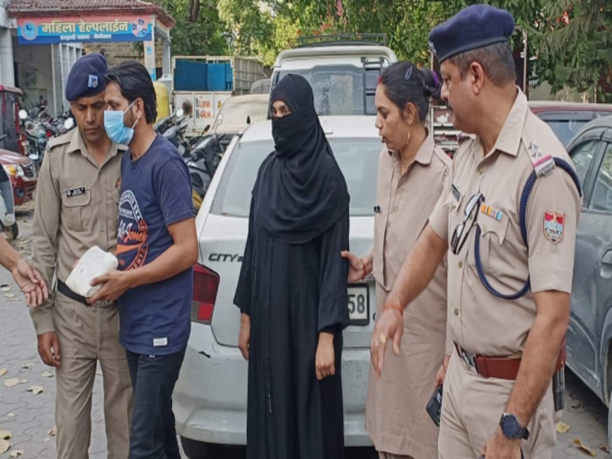 लग्जरी गाड़ी में मम्मी के साथ चोरी करते थे ‘बंटी-बबली’, फिल्मी अंदाज में लाखों के गहने चुराने पर पति-पत्नी गिरफ्तार