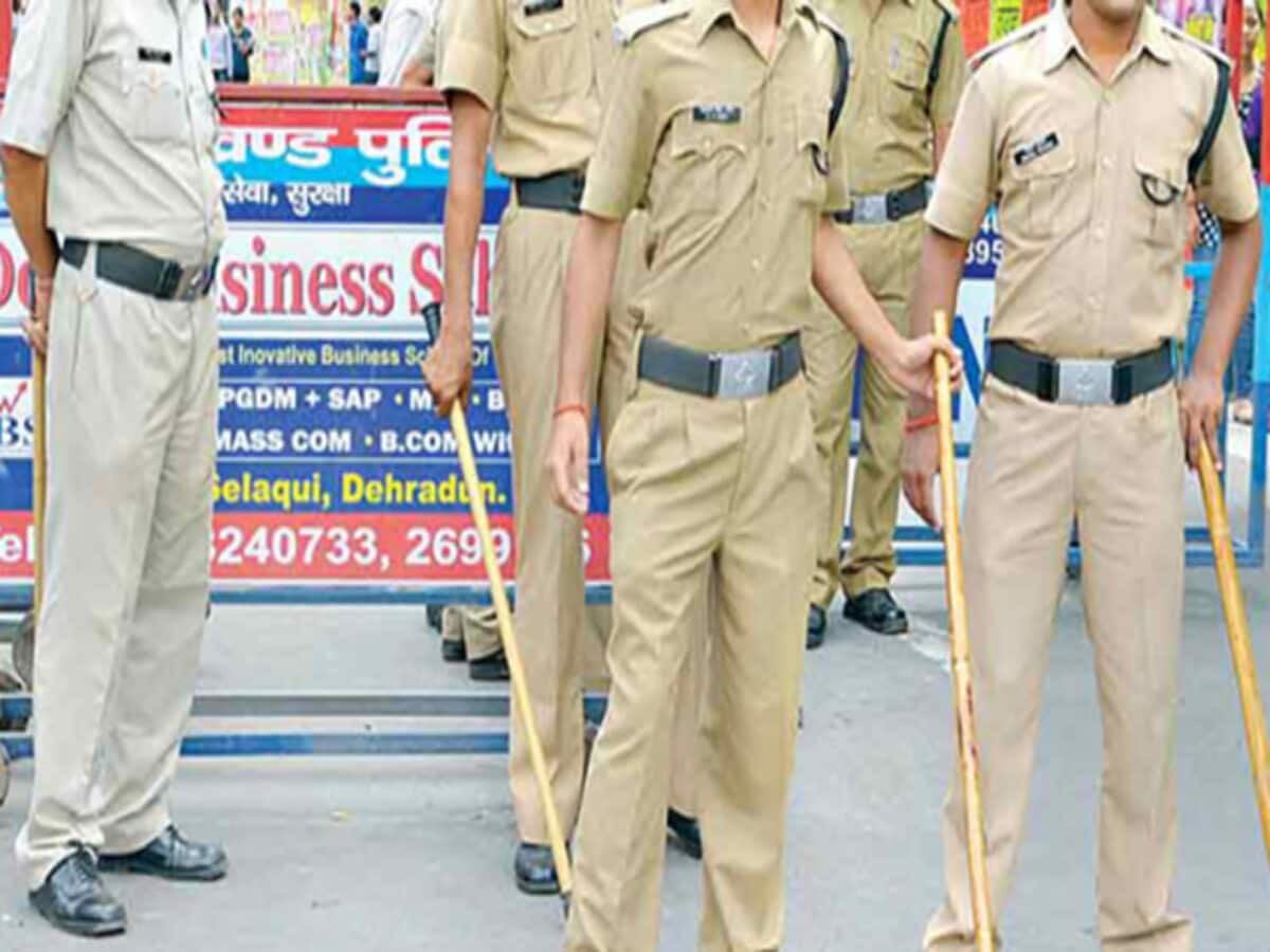 UP Agra Poster Stuck in market of Shopkeeper who asked for his loaned amount written contact number with photo – उधारी का पैसा मांगा तो बाजार में नंबर-फोटो छपे पोस्टर लगवाए, लिखा UP Agra Poster Stuck in market of Shopkeeper who asked for his loaned amount written contact number with photo – उधारी का पैसा मांगा तो बाजार में नंबर-फोटो छपे पोस्टर लगवाए, लिखा