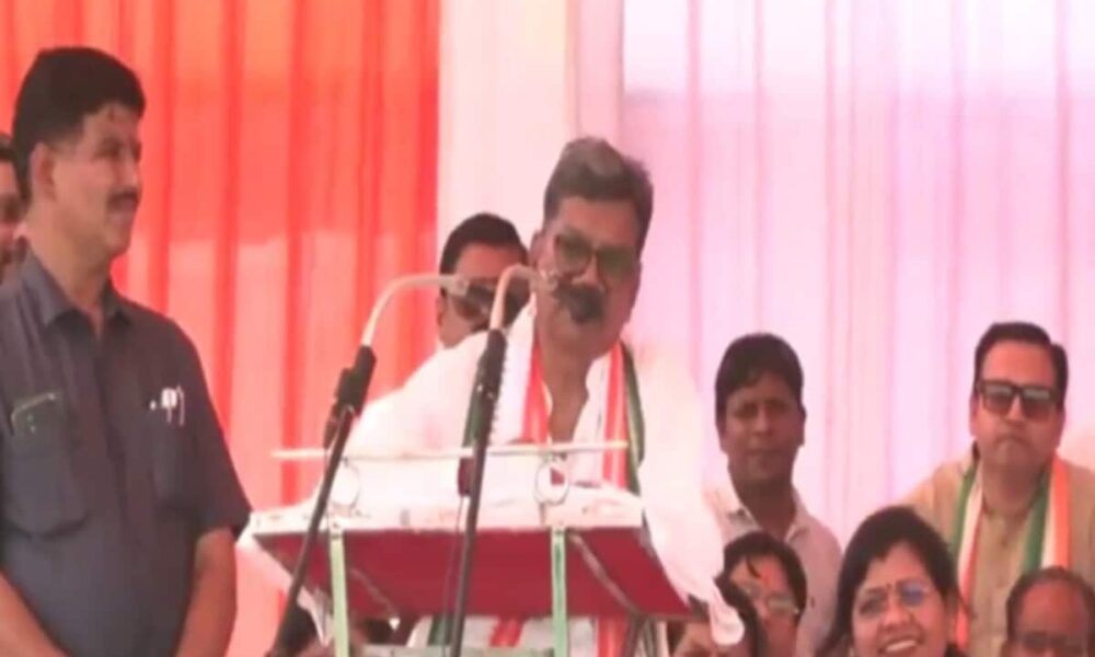 VIDEO: मोदी का मूड़ फोड़ने वाला चाहिए, छत्तीसगढ़ के नेता प्रतिपक्ष के बिगड़े बोल, BJP करेगी शिकायत