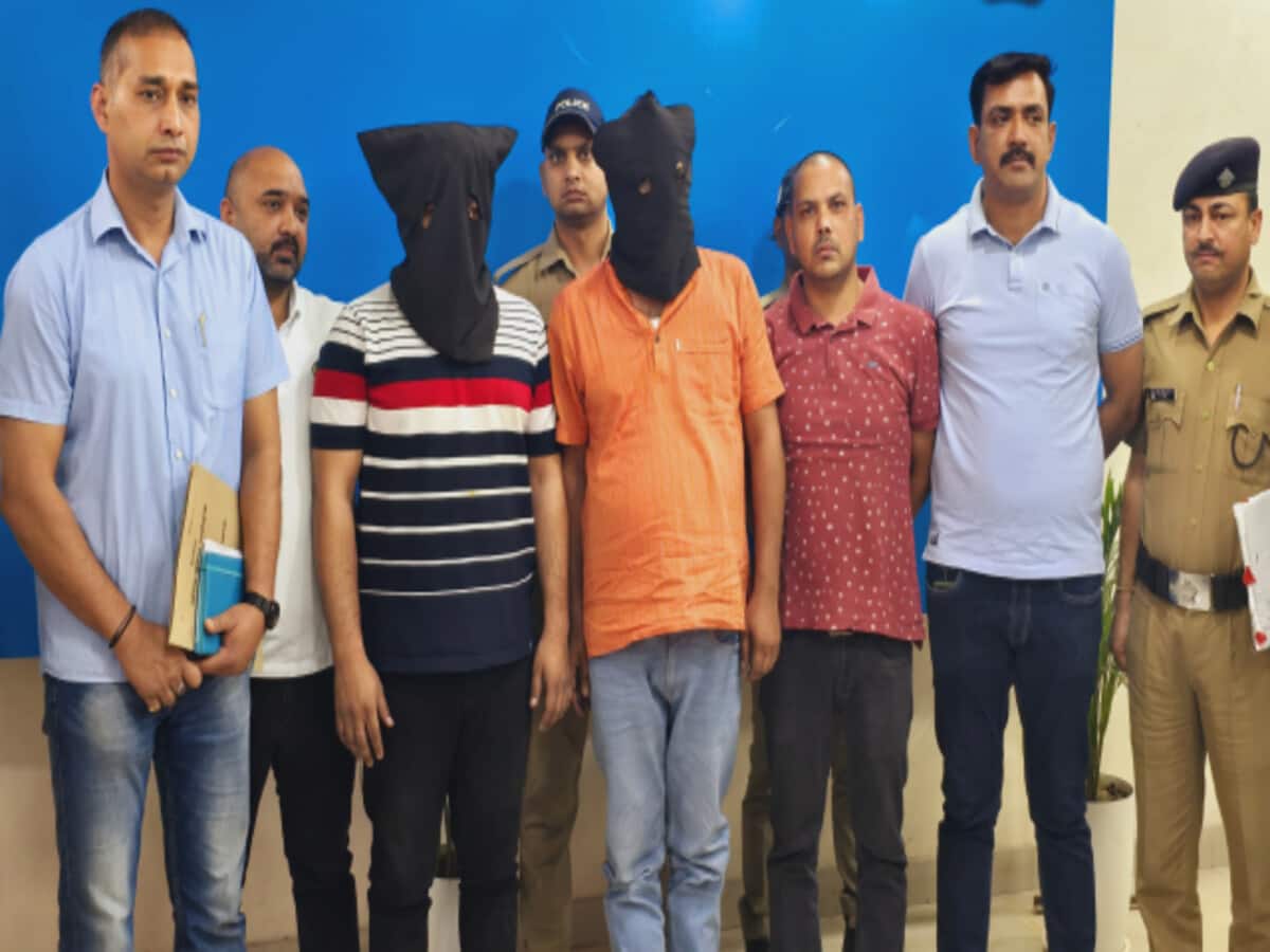 निजी यूनिवर्सिटी की प्रवेश परीक्षा में नकल का खेल, UP के दो शातिर गिरफ्तार निजी यूनिवर्सिटी की प्रवेश परीक्षा में नकल का खेल, UP के दो शातिर गिरफ्तार