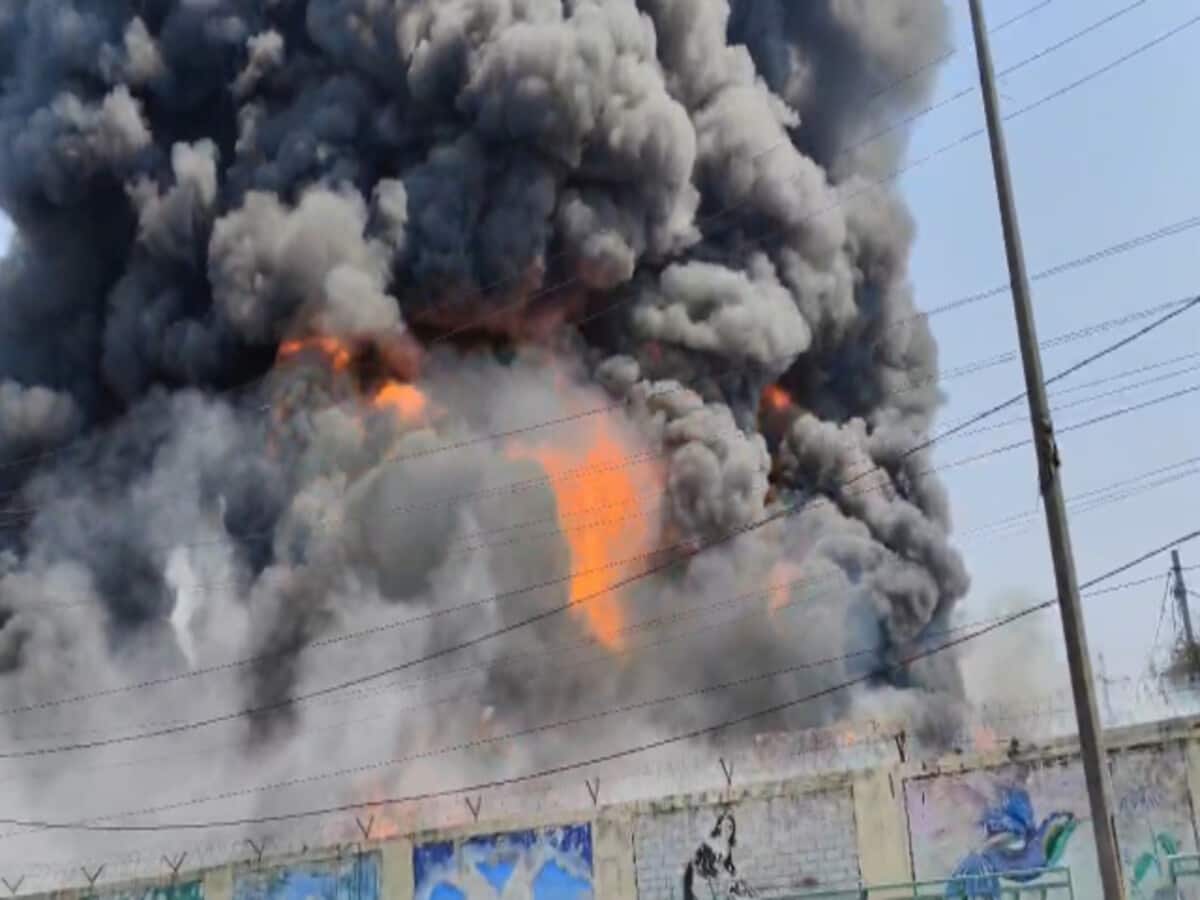 रायपुर में भीषण आग, बम की तरह ब्लास्ट हो रहा ट्रांसफार्मर, 6 फायर ब्रिगेड समेत SDRF की टीम मौके पर मौजूद रायपुर में भीषण आग, बम की तरह ब्लास्ट हो रहा ट्रांसफार्मर, 6 फायर ब्रिगेड समेत SDRF की टीम मौके पर मौजूद