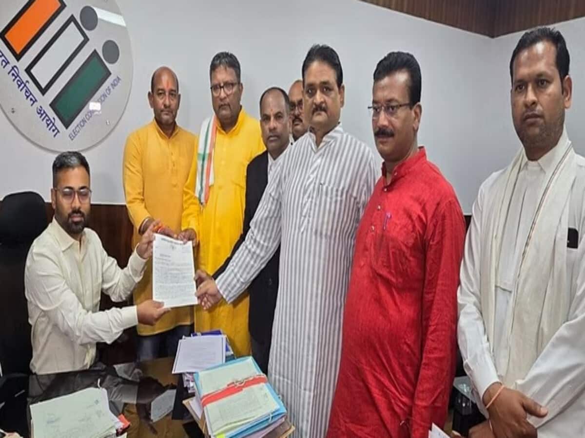 Congress reached Election Commission in Chhattisgarh lodged objection on PM stay in Raj Bhavan Congress reached Election Commission in Chhattisgarh lodged objection on PM stay in Raj Bhavan