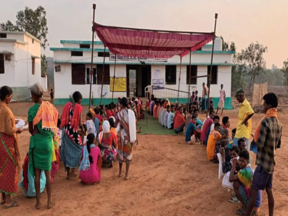Lok Sabha Election 2024 LIVE As soon as voting started in Bastar Lok Sabha there was a crowd of voters voters sat on the ground Lok Sabha Election 2024 LIVE As soon as voting started in Bastar Lok Sabha there was a crowd of voters voters sat on the ground