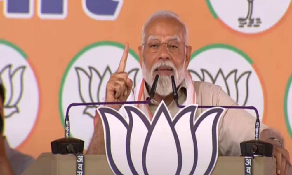 PM said Congress manifesto shows the influence of Muslim League Modi is not scared of threats and lathi blows – पीएम बोले
