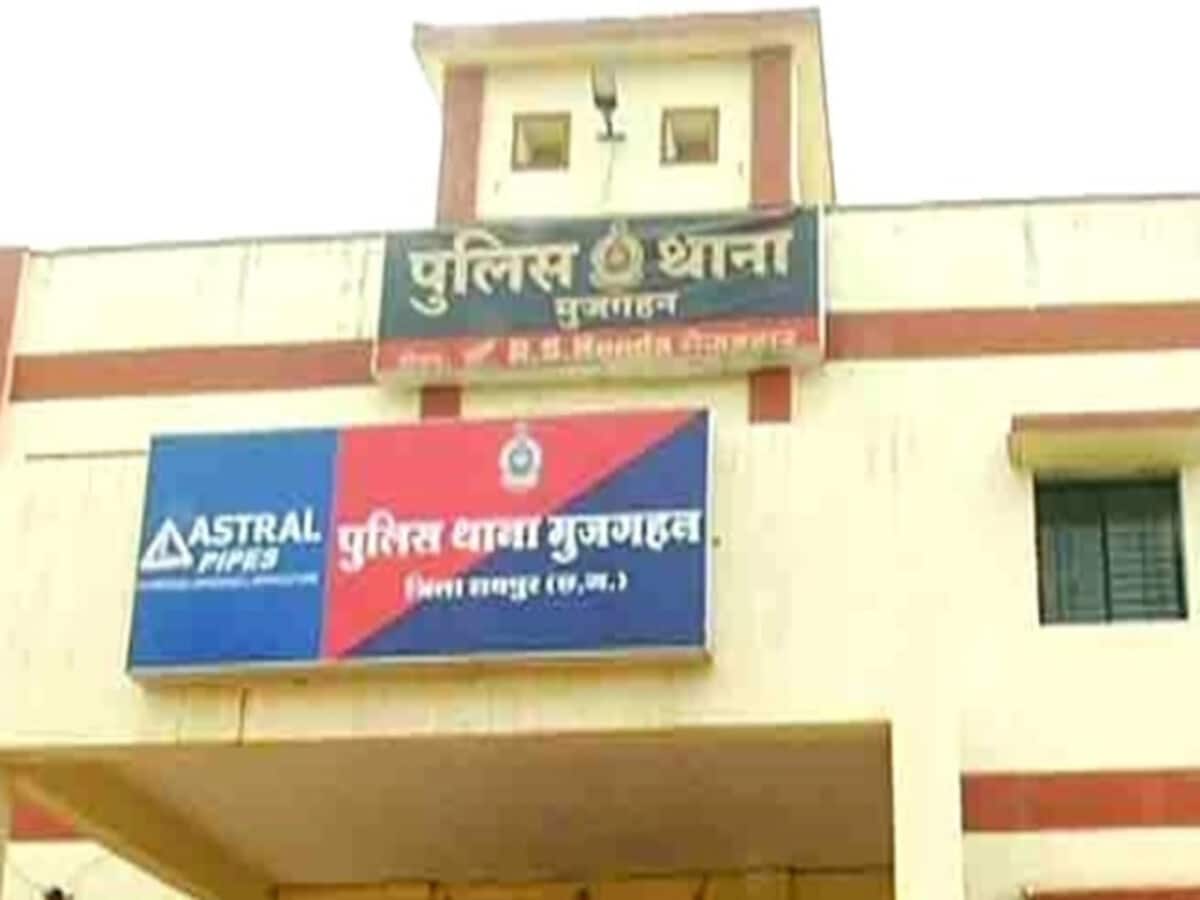 थाने में घुसकर बदमाशों को छुड़ाने पहुंची भीड़, रायपुर पुलिस को देख लेने की धमकी, जमकर मचा बवाल थाने में घुसकर बदमाशों को छुड़ाने पहुंची भीड़, रायपुर पुलिस को देख लेने की धमकी, जमकर मचा बवाल