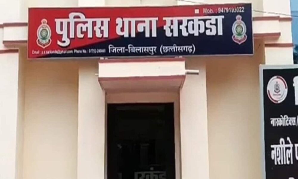 बुर्का पहनकर फरार होने वाला था कांग्रेसी नेता, पुलिस ने किया गिरफ्तार, आत्महत्या के लिए उकसाने का आरोप