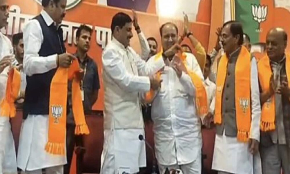 मध्य प्रदेश में कांग्रेस को एक और झटका, कमलनाथ के करीबी और पूर्व मंत्री दीपक सक्सेना ने भाजपा का दामन थामा