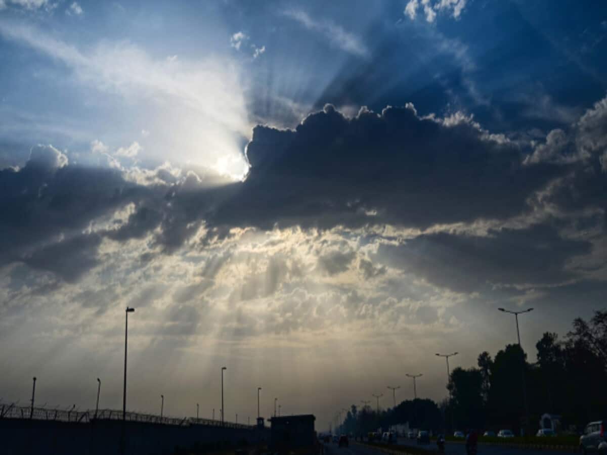 तेज हवाओं ने वायु प्रदूषण से दी राहत, 100 अंक सुधरा एक्यूआई; अगले छह दिन कैसी रहेगी हवा तेज हवाओं ने वायु प्रदूषण से दी राहत, 100 अंक सुधरा एक्यूआई; अगले छह दिन कैसी रहेगी हवा
