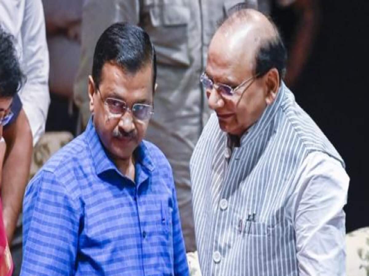 स्कूलों की बदहाली पर LG दफ्तर ने केजरीवाल के मंत्री को घेरा, AAP ने ऐसे किया पलटवार स्कूलों की बदहाली पर LG दफ्तर ने केजरीवाल के मंत्री को घेरा, AAP ने ऐसे किया पलटवार