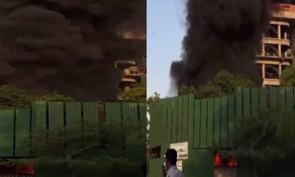delhi viral video news fire breaks out at under construction central secretariat building – दिल्ली में निर्माणाधीन केंद्रीय सचिवालय की इमारत में आग, दमकल की 8 गाड़ियों ने पाया काबू