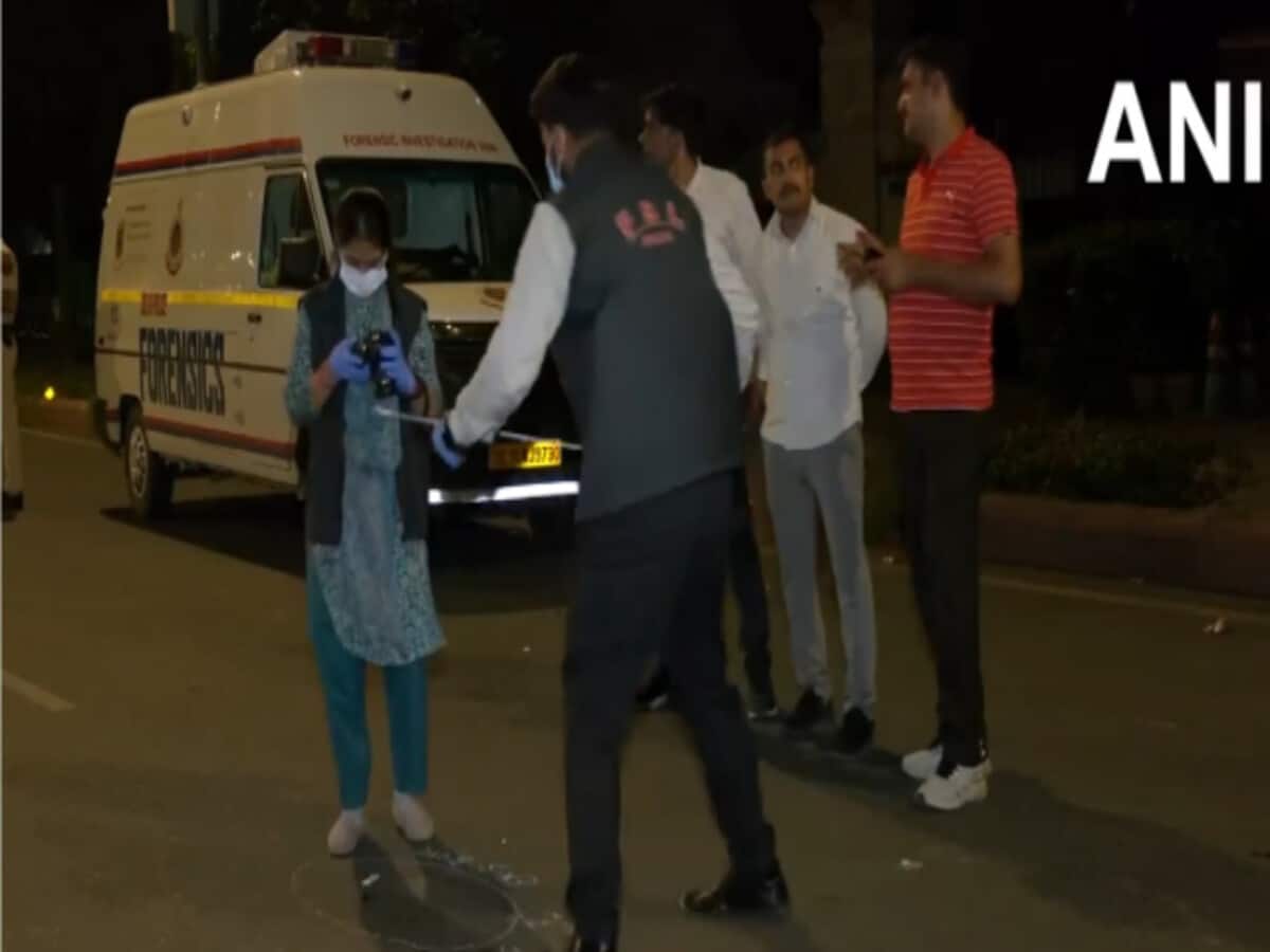 दिल्ली में सुरक्षा दावों की खुली पोल, इंडिया गेट के पास आइसक्रीम वेंडर को चाकू से गोदकर मारा दिल्ली में सुरक्षा दावों की खुली पोल, इंडिया गेट के पास आइसक्रीम वेंडर को चाकू से गोदकर मारा