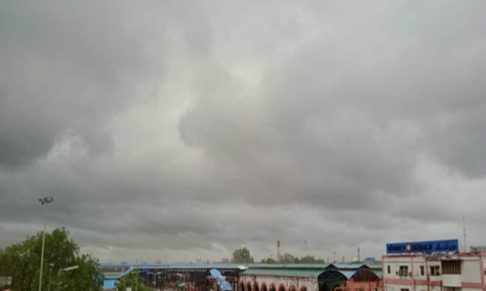 Weather Update:  राजस्थान में मौसम ने पलटी मारी, आसमान में बादल छाए; धूल भरी आंधी