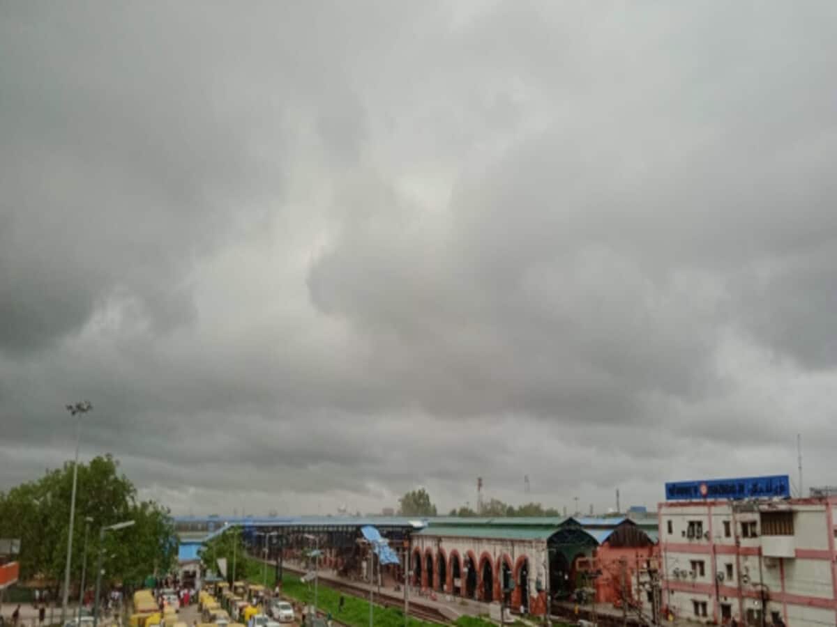 Weather Update: राजस्थान में मौसम ने पलटी मारी, आसमान में बादल छाए; धूल भरी आंधी Weather Update: राजस्थान में मौसम ने पलटी मारी, आसमान में बादल छाए; धूल भरी आंधी