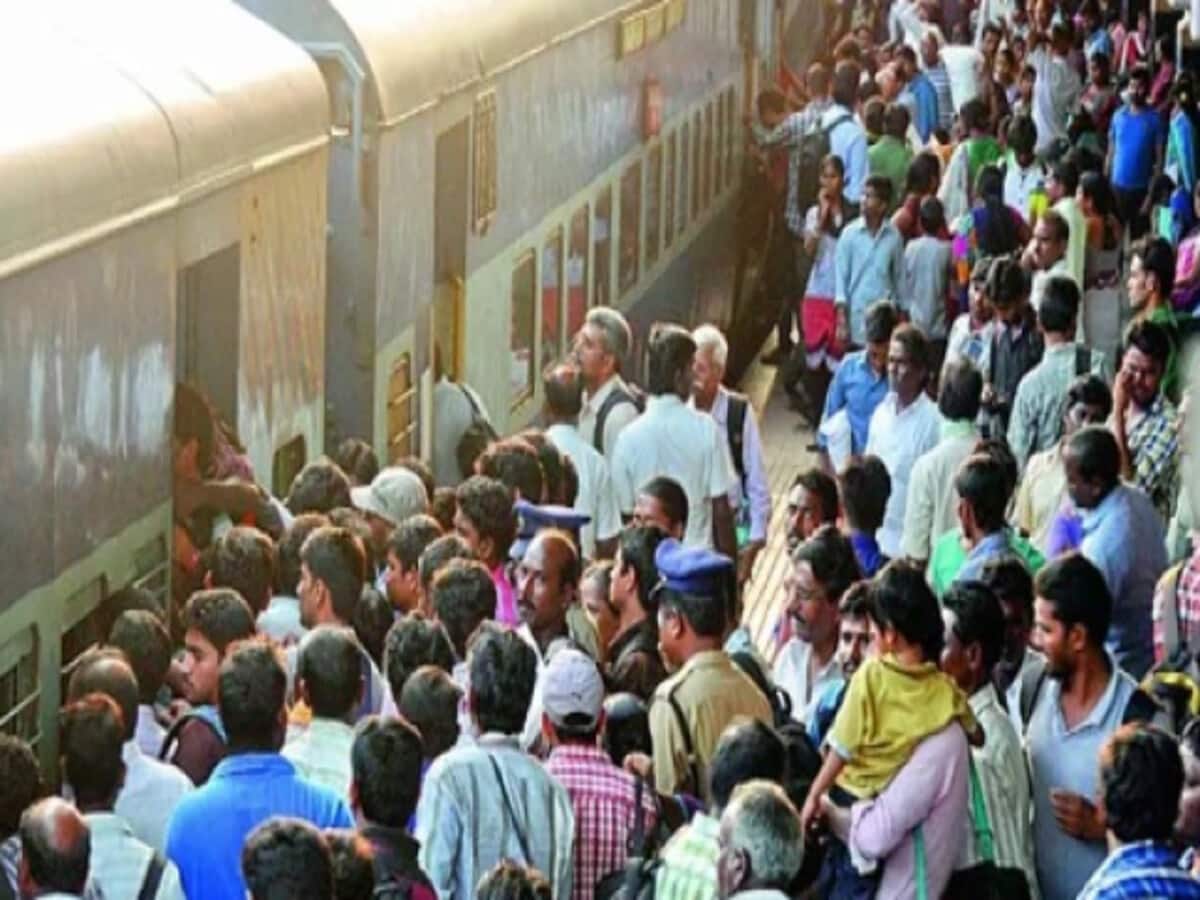 दिल्ली-UP के लखनऊ और हावड़ा जाने वाली ट्रेनें पैक, सीटों की वेटिंग 100 के पार दिल्ली-UP के लखनऊ और हावड़ा जाने वाली ट्रेनें पैक, सीटों की वेटिंग 100 के पार