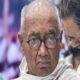 digvijay singh termed withdrawal of akshay kanti bomb name in indore lok sabha seat as big betrayal – इंदौर में टिकट तो आपके कोटे से दिया गया था, बम के नाम वापस लेने पर क्या बोले दिग्विजय