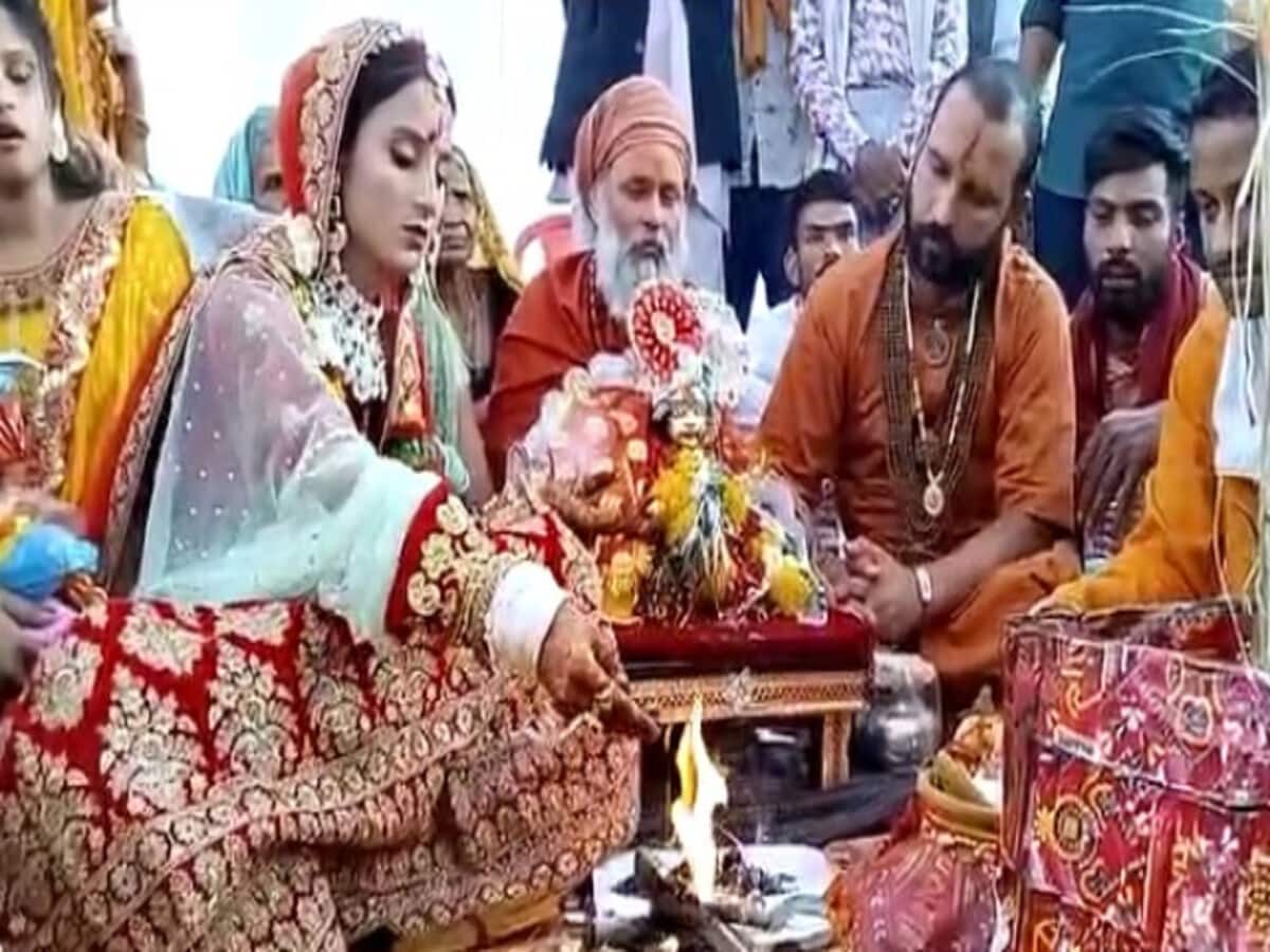 युवती ने बाल गोपाल संग किया विवाह, वृंदावन से आई बारात, चर्चा में ग्वालियर की अनोखी शादी युवती ने बाल गोपाल संग किया विवाह, वृंदावन से आई बारात, चर्चा में ग्वालियर की अनोखी शादी