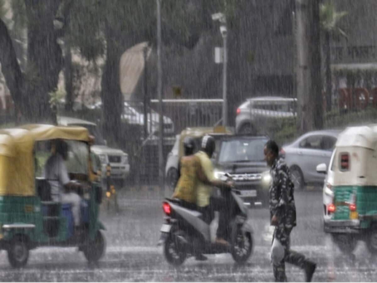 Uttarakhand Rain Alert: उत्तराखंड में कई स्थानों पर 15 तक बारिश के आसार, बर्फबारी का भी अलर्ट Uttarakhand Rain Alert: उत्तराखंड में कई स्थानों पर 15 तक बारिश के आसार, बर्फबारी का भी अलर्ट
