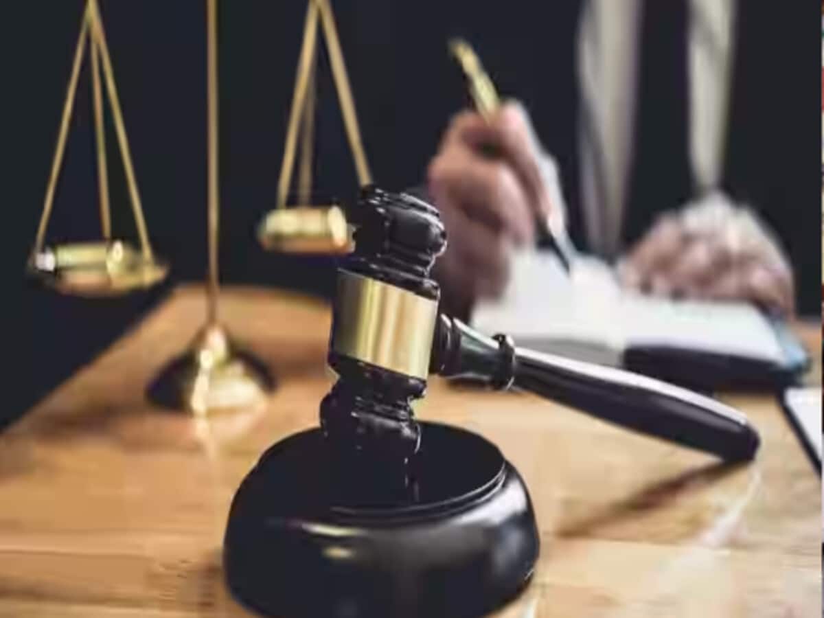 माफिया पर शिकंजा कसने को अब तीन दिन चलेगी कोर्ट, गैंगस्टर और गुंडा एक्ट में कार्रवाई माफिया पर शिकंजा कसने को अब तीन दिन चलेगी कोर्ट, गैंगस्टर और गुंडा एक्ट में कार्रवाई