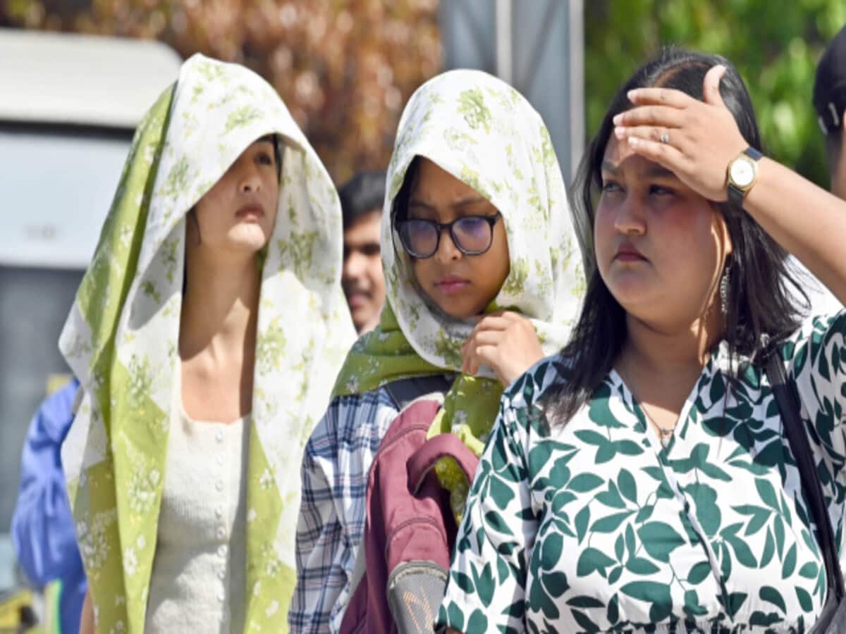 Delhi Weather : दिल्ली में पारा 42 पार होते ही बौछारों ने दी राहत, जानें आज कैसा रहेगा मौसम