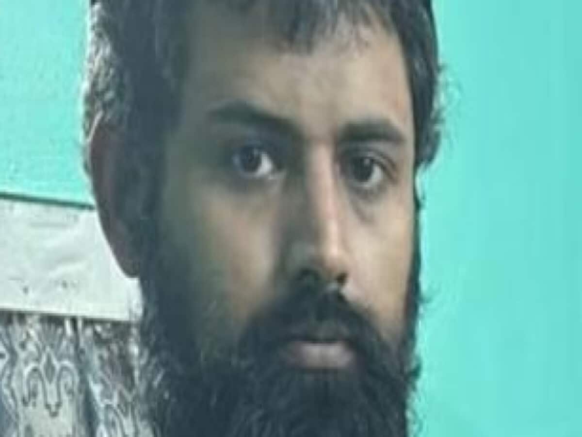 देश के खिलाफ रची थी क्या कोई खौफनाक साजिश? ISIS प्रमुख हारिस फारूखी को एनआईए लेकर पहुंची देहरादून देश के खिलाफ रची थी क्या कोई खौफनाक साजिश? ISIS प्रमुख हारिस फारूखी को एनआईए लेकर पहुंची देहरादून