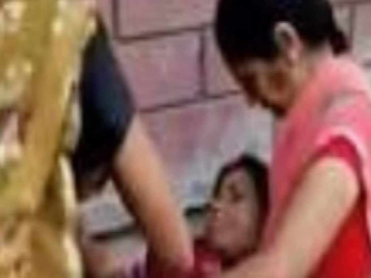 जयपुर के कांवटिया अस्पताल के गेट पर डिलीवरी, 3 रेजीडेंट डॉक्टर सस्पेंड; अधीक्षक को नोटिस जयपुर के कांवटिया अस्पताल के गेट पर डिलीवरी, 3 रेजीडेंट डॉक्टर सस्पेंड; अधीक्षक को नोटिस