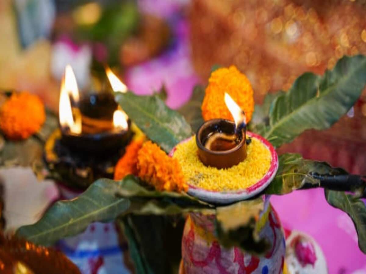 Chaitra Navratri 2024 Pooja Samagri list kalash sthapana muhurat and pooja vidhi Chaitra Navratri 2024 Pooja Samagri list kalash sthapana muhurat and pooja vidhi