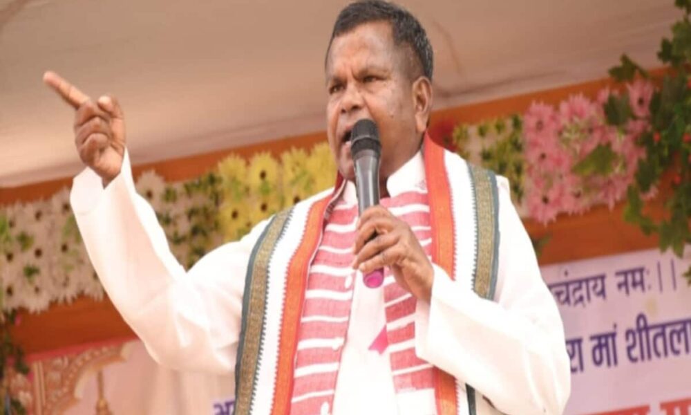 चुनाव प्रचार के दौरान कांग्रेस नेता का विवादित बयान, रख लो पैसा और शराब, पीकर 4 जून को मानना जश्न