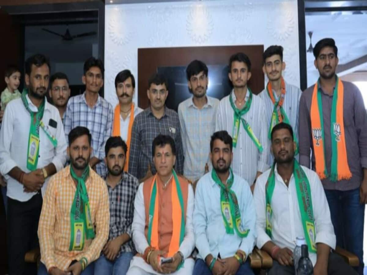 दूसरे चरण के मतदान से पहले राजस्थान में RLP में बगावत, बाड़मेर में BJP को समर्थन दूसरे चरण के मतदान से पहले राजस्थान में RLP में बगावत, बाड़मेर में BJP को समर्थन