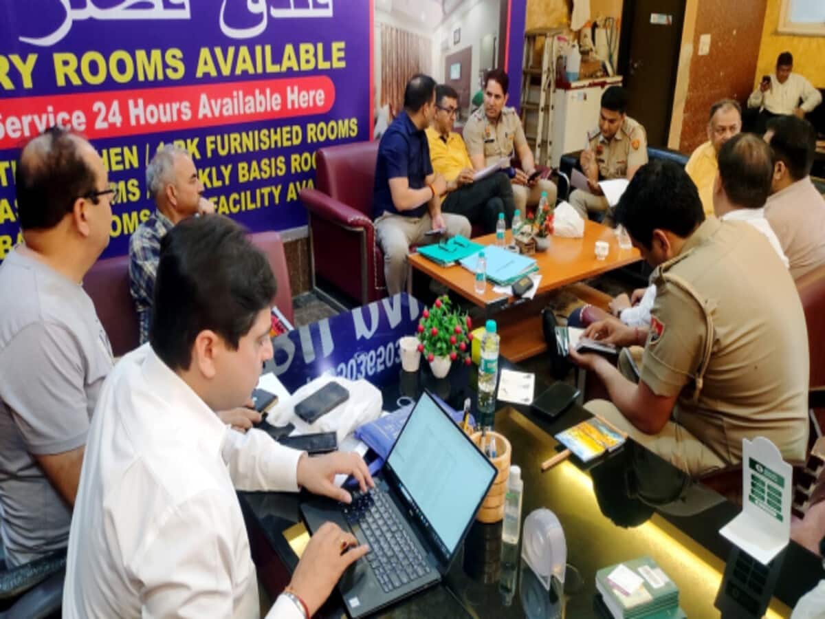 जयपुर में ट्रांसप्लांट, NCR में आराम; पुलिस ने अवैध किडनी रैकेट का किया पर्दाफाश, 9 बांग्लादेशी पकड़े जयपुर में ट्रांसप्लांट, NCR में आराम; पुलिस ने अवैध किडनी रैकेट का किया पर्दाफाश, 9 बांग्लादेशी पकड़े