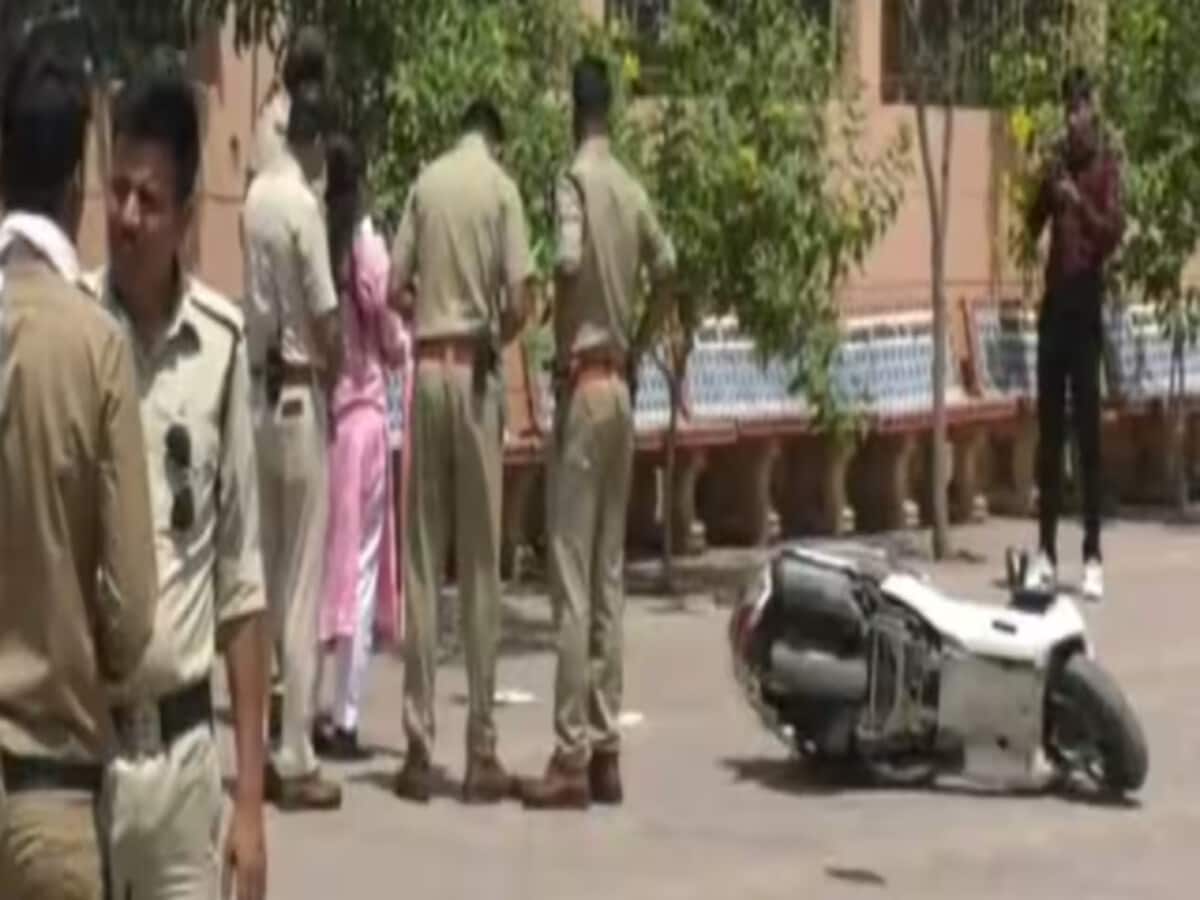 फिर हम दोनों के बीच तीसरा आ गया, भाई-बहन को गोली मारकर सुसाइड करने वाले युवक का आखिरी मैसेज फिर हम दोनों के बीच तीसरा आ गया, भाई-बहन को गोली मारकर सुसाइड करने वाले युवक का आखिरी मैसेज