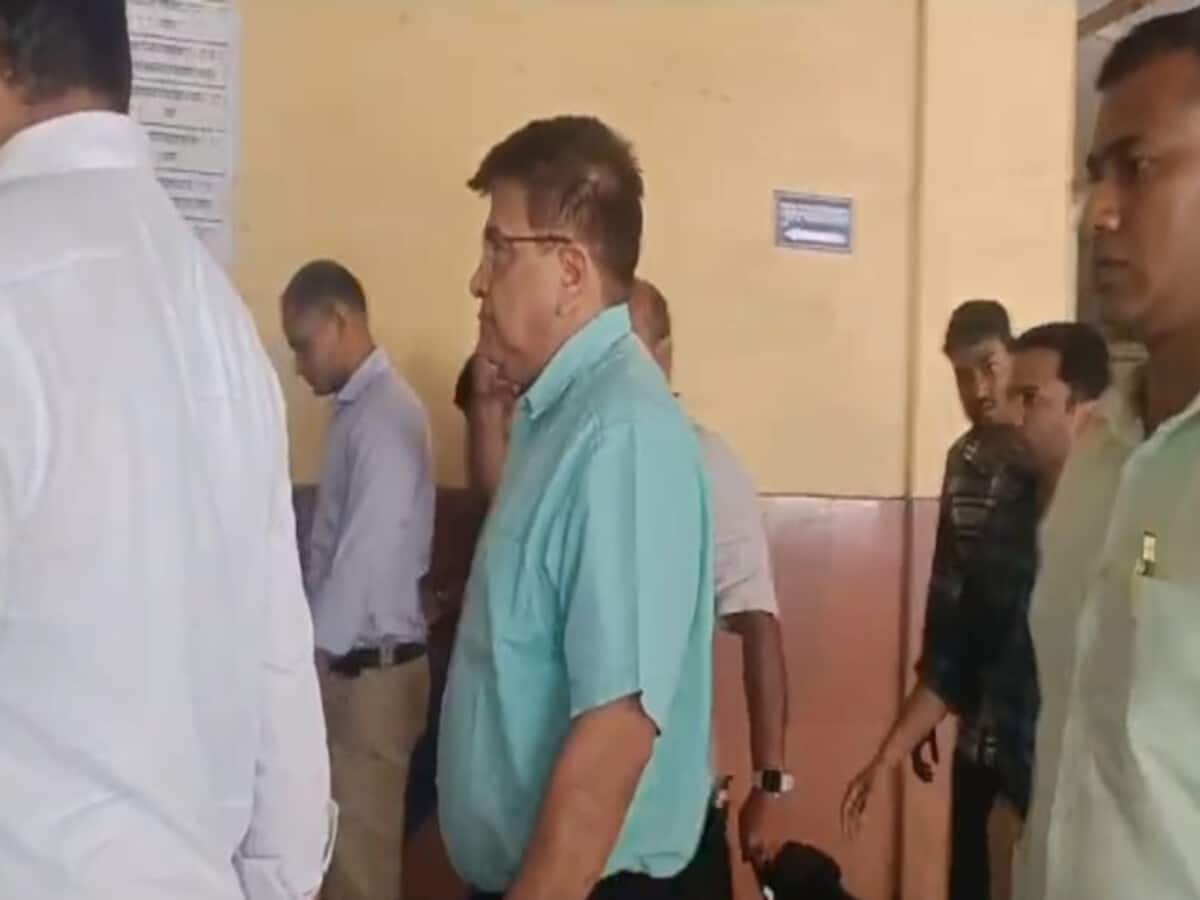 शराब घोटाले मामले में बघेल के करीबी पूर्व IAS अनिल टुटेजा को ED ने किया कोर्ट में पेश, मांगी पूछताछ के लिए रिमांड शराब घोटाले मामले में बघेल के करीबी पूर्व IAS अनिल टुटेजा को ED ने किया कोर्ट में पेश, मांगी पूछताछ के लिए रिमांड